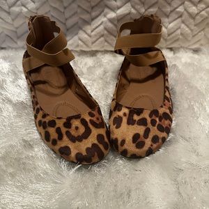 Bella Marie woman’s criss cross ankle Leopard Print Ballerina Flats size 9